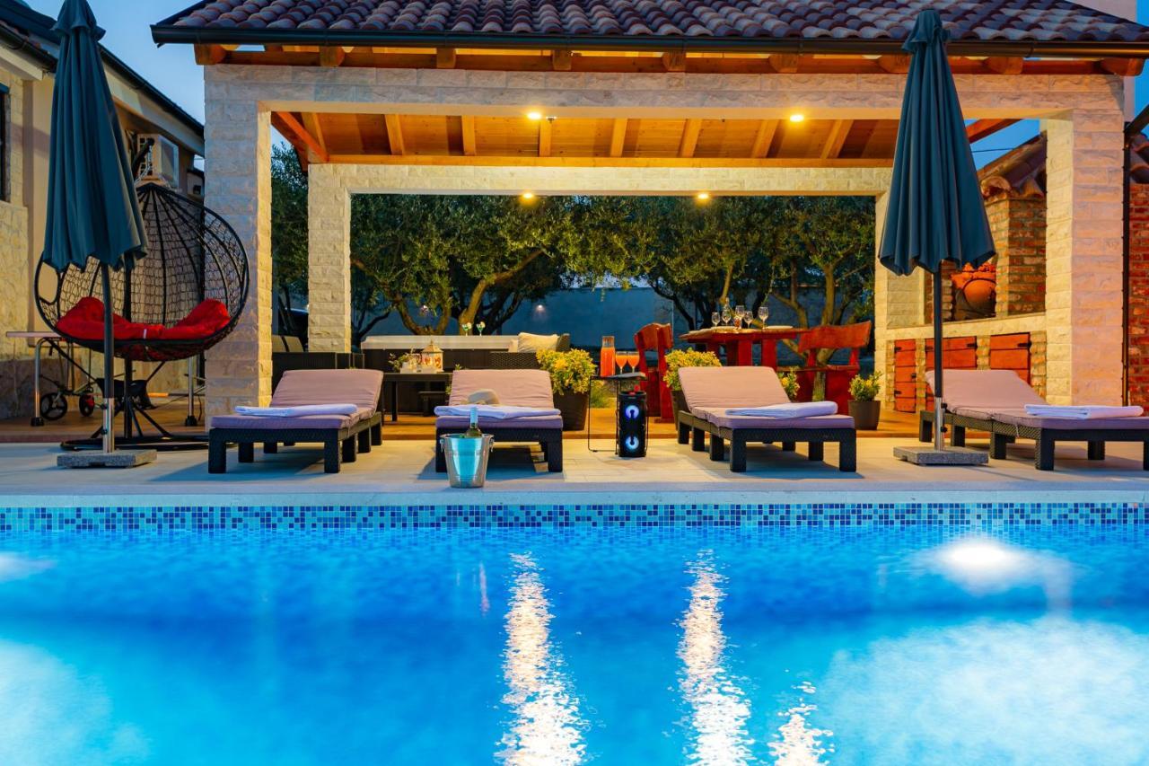 Villa Lorema-Pet Friendly On 5000 Sqm Garden,Pool, Jacuzzi, Billiard&Ps5 Светі Филип-і-Яков Екстер'єр фото