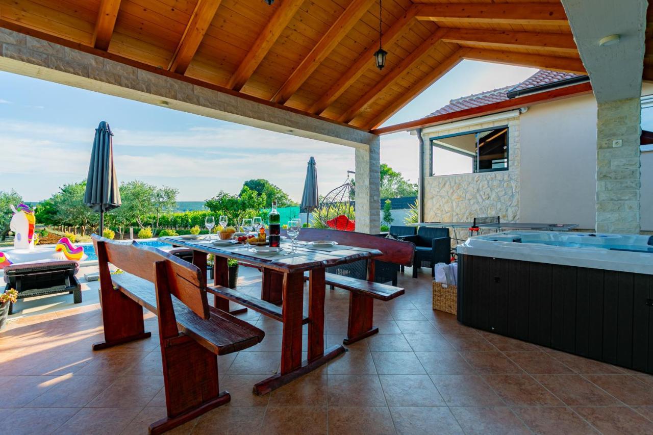 Villa Lorema-Pet Friendly On 5000 Sqm Garden,Pool, Jacuzzi, Billiard&Ps5 Светі Филип-і-Яков Екстер'єр фото