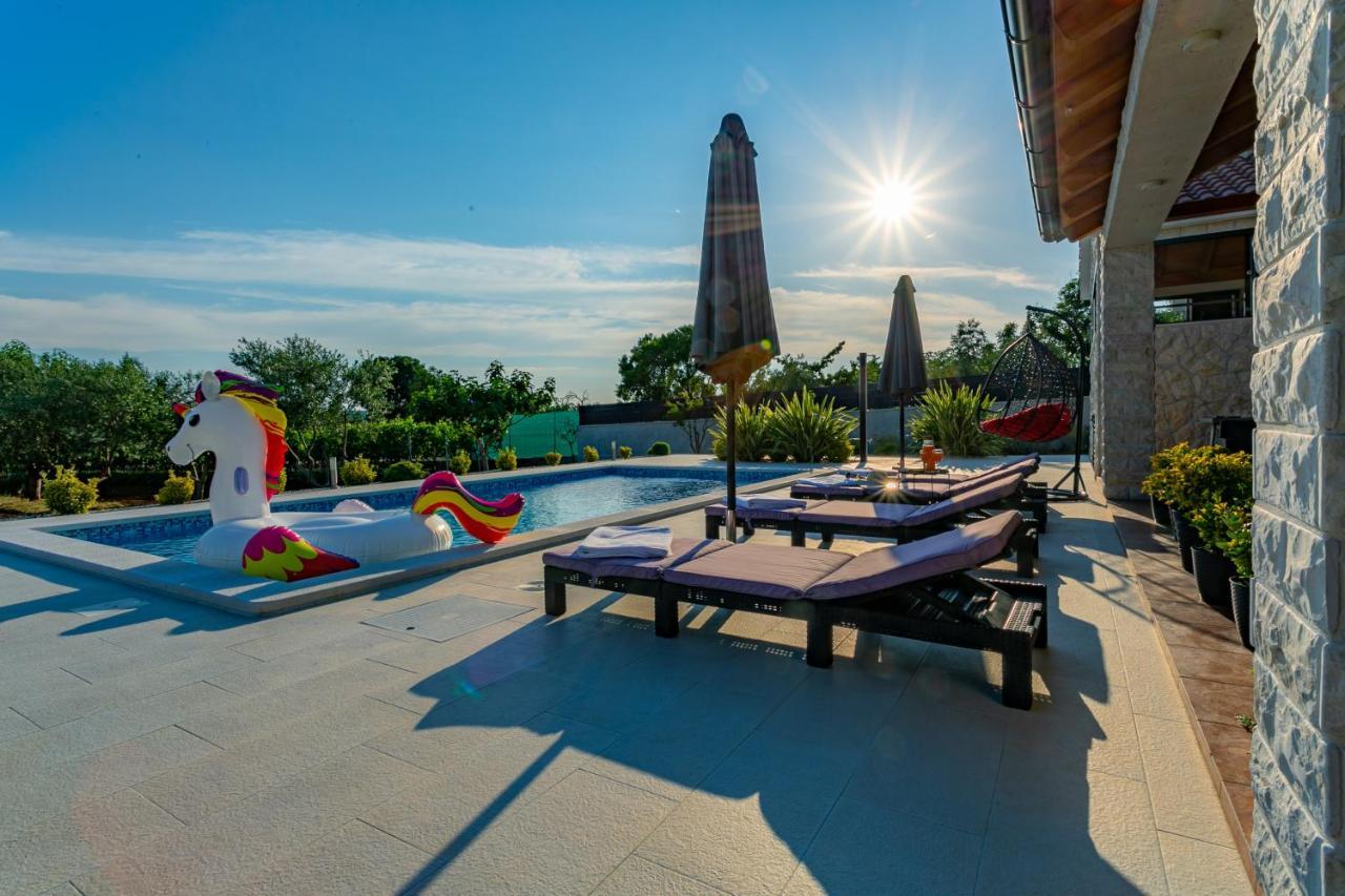 Villa Lorema-Pet Friendly On 5000 Sqm Garden,Pool, Jacuzzi, Billiard&Ps5 Светі Филип-і-Яков Екстер'єр фото