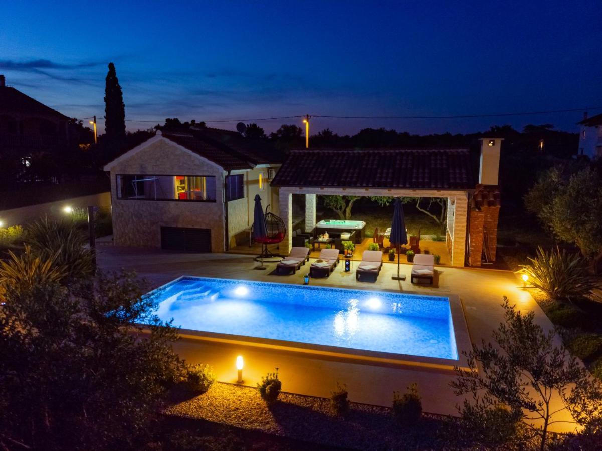Villa Lorema-Pet Friendly On 5000 Sqm Garden,Pool, Jacuzzi, Billiard&Ps5 Светі Филип-і-Яков Екстер'єр фото