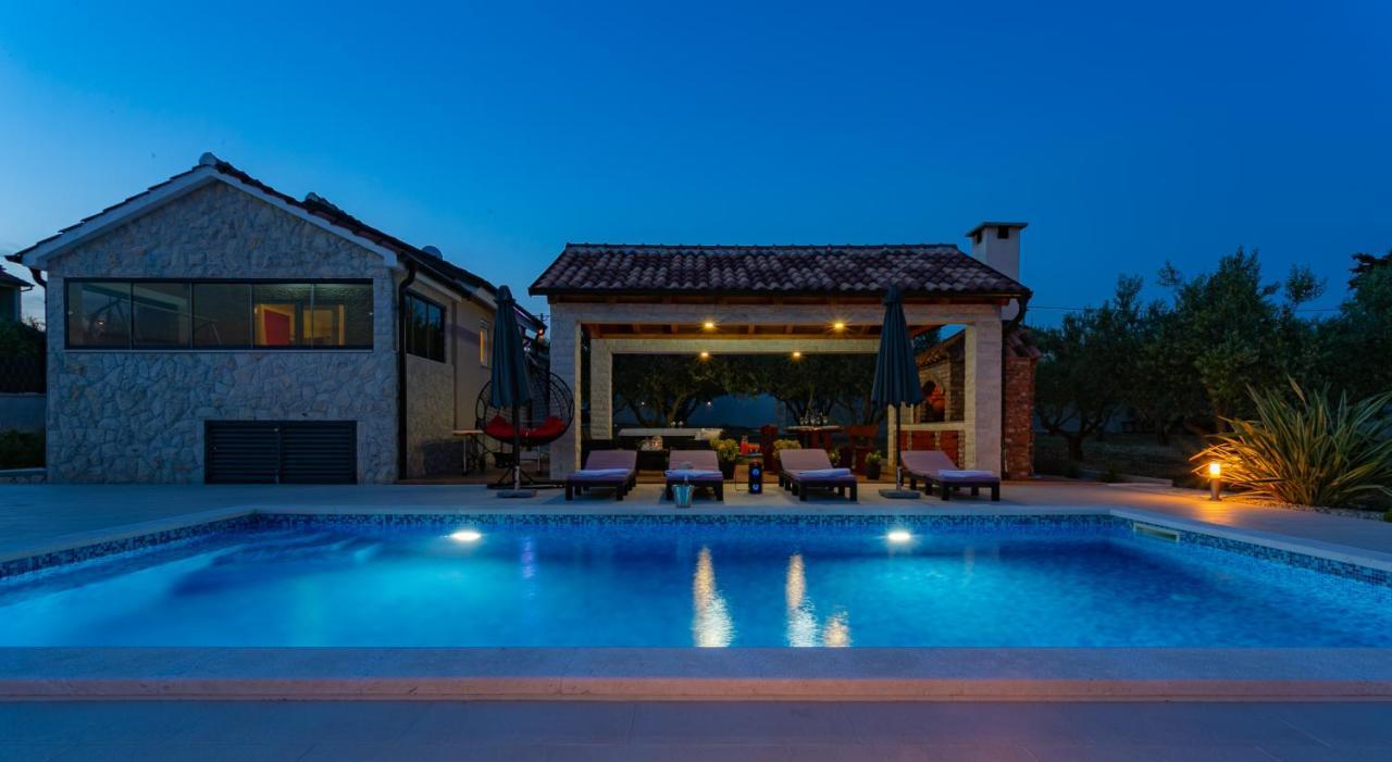 Villa Lorema-Pet Friendly On 5000 Sqm Garden,Pool, Jacuzzi, Billiard&Ps5 Светі Филип-і-Яков Екстер'єр фото