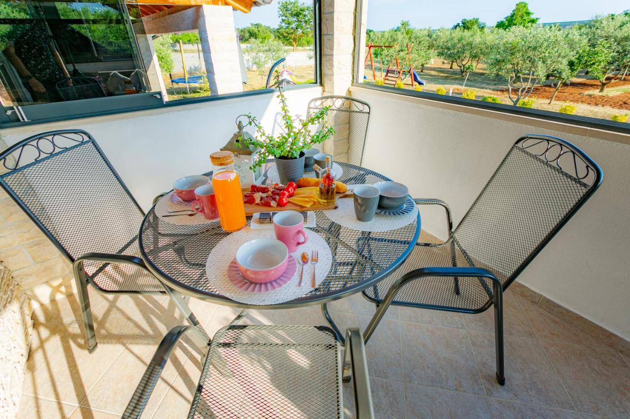 Villa Lorema-Pet Friendly On 5000 Sqm Garden,Pool, Jacuzzi, Billiard&Ps5 Светі Филип-і-Яков Екстер'єр фото