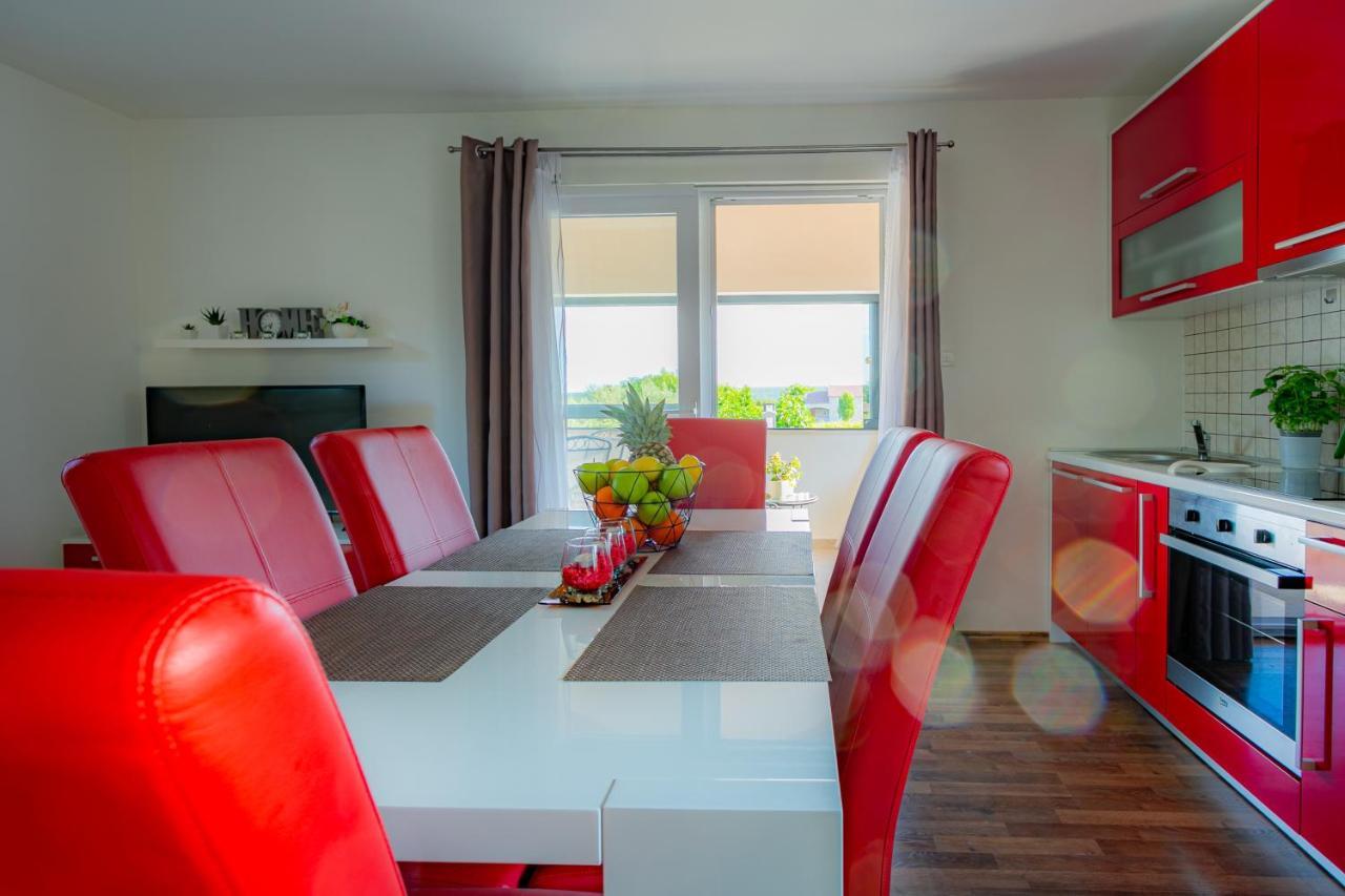 Villa Lorema-Pet Friendly On 5000 Sqm Garden,Pool, Jacuzzi, Billiard&Ps5 Светі Филип-і-Яков Екстер'єр фото