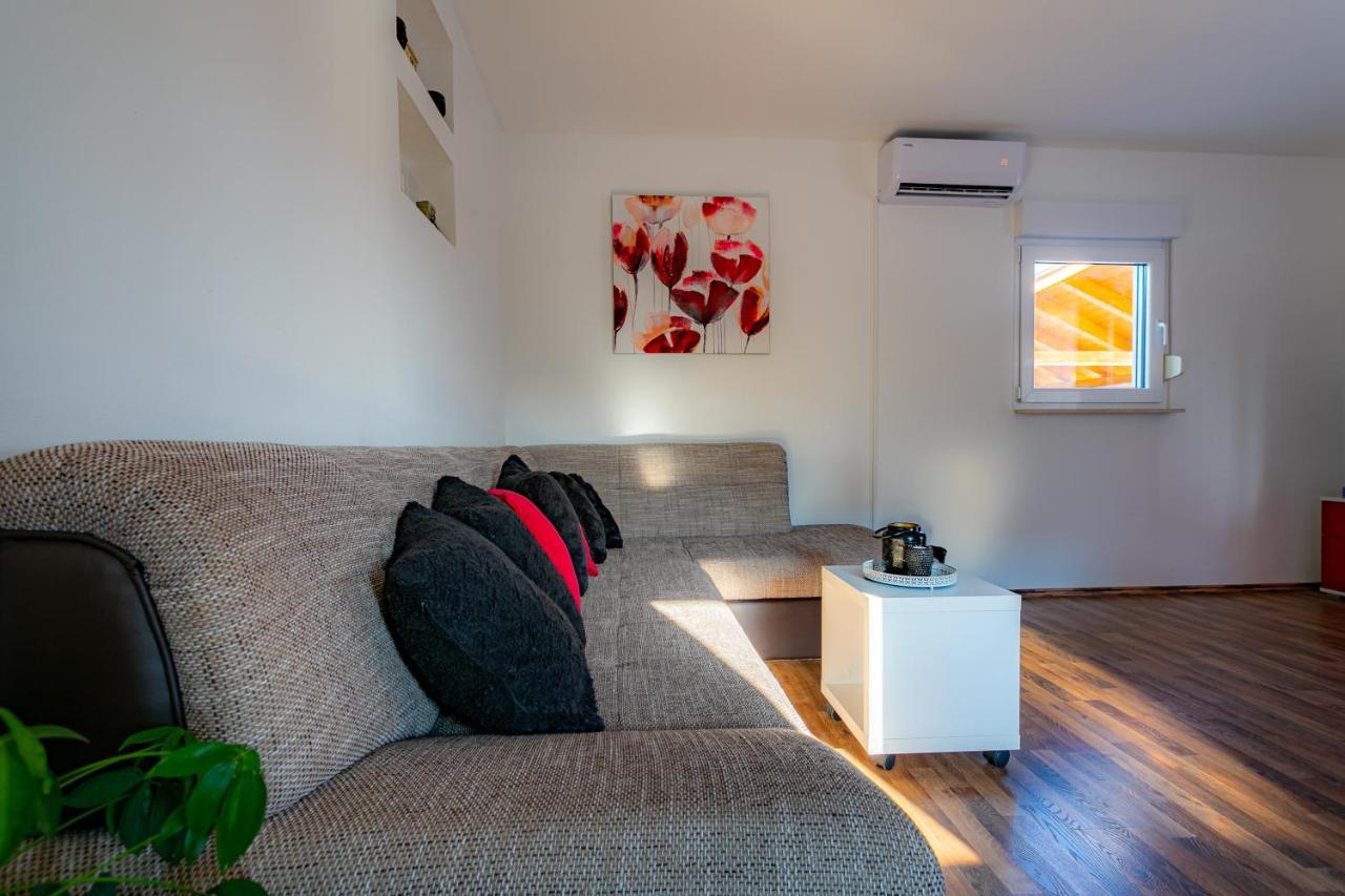 Villa Lorema-Pet Friendly On 5000 Sqm Garden,Pool, Jacuzzi, Billiard&Ps5 Светі Филип-і-Яков Екстер'єр фото