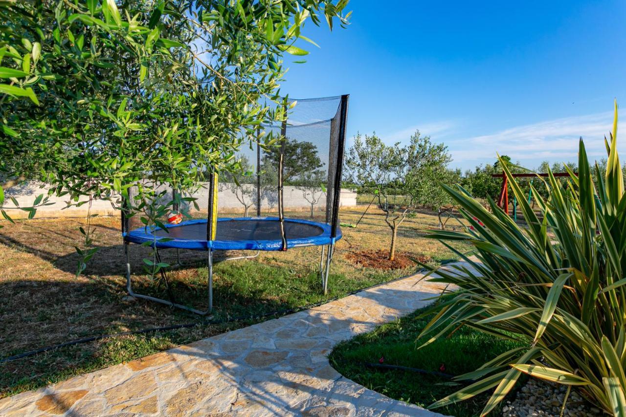 Villa Lorema-Pet Friendly On 5000 Sqm Garden,Pool, Jacuzzi, Billiard&Ps5 Светі Филип-і-Яков Екстер'єр фото