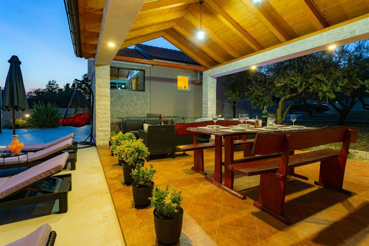 Villa Lorema-Pet Friendly On 5000 Sqm Garden,Pool, Jacuzzi, Billiard&Ps5 Светі Филип-і-Яков Екстер'єр фото