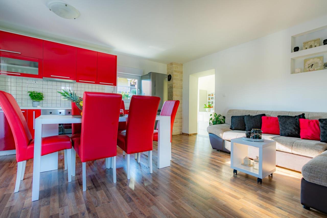 Villa Lorema-Pet Friendly On 5000 Sqm Garden,Pool, Jacuzzi, Billiard&Ps5 Светі Филип-і-Яков Екстер'єр фото