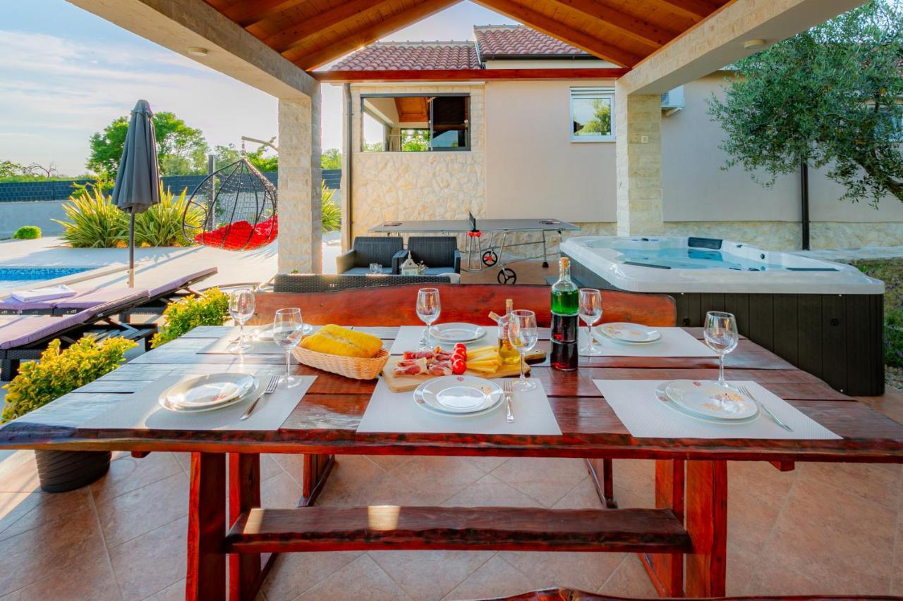 Villa Lorema-Pet Friendly On 5000 Sqm Garden,Pool, Jacuzzi, Billiard&Ps5 Светі Филип-і-Яков Екстер'єр фото