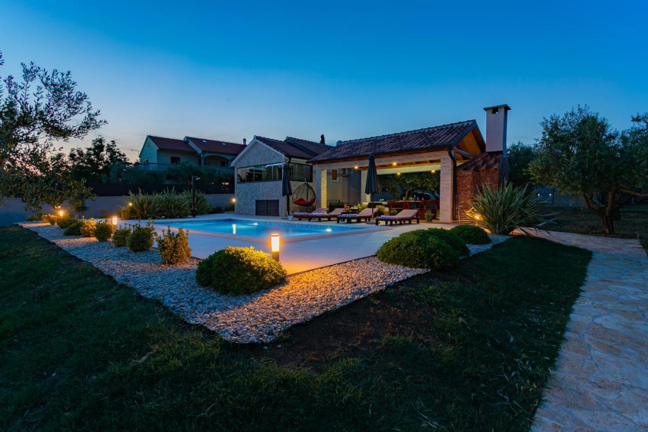 Villa Lorema-Pet Friendly On 5000 Sqm Garden,Pool, Jacuzzi, Billiard&Ps5 Светі Филип-і-Яков Екстер'єр фото