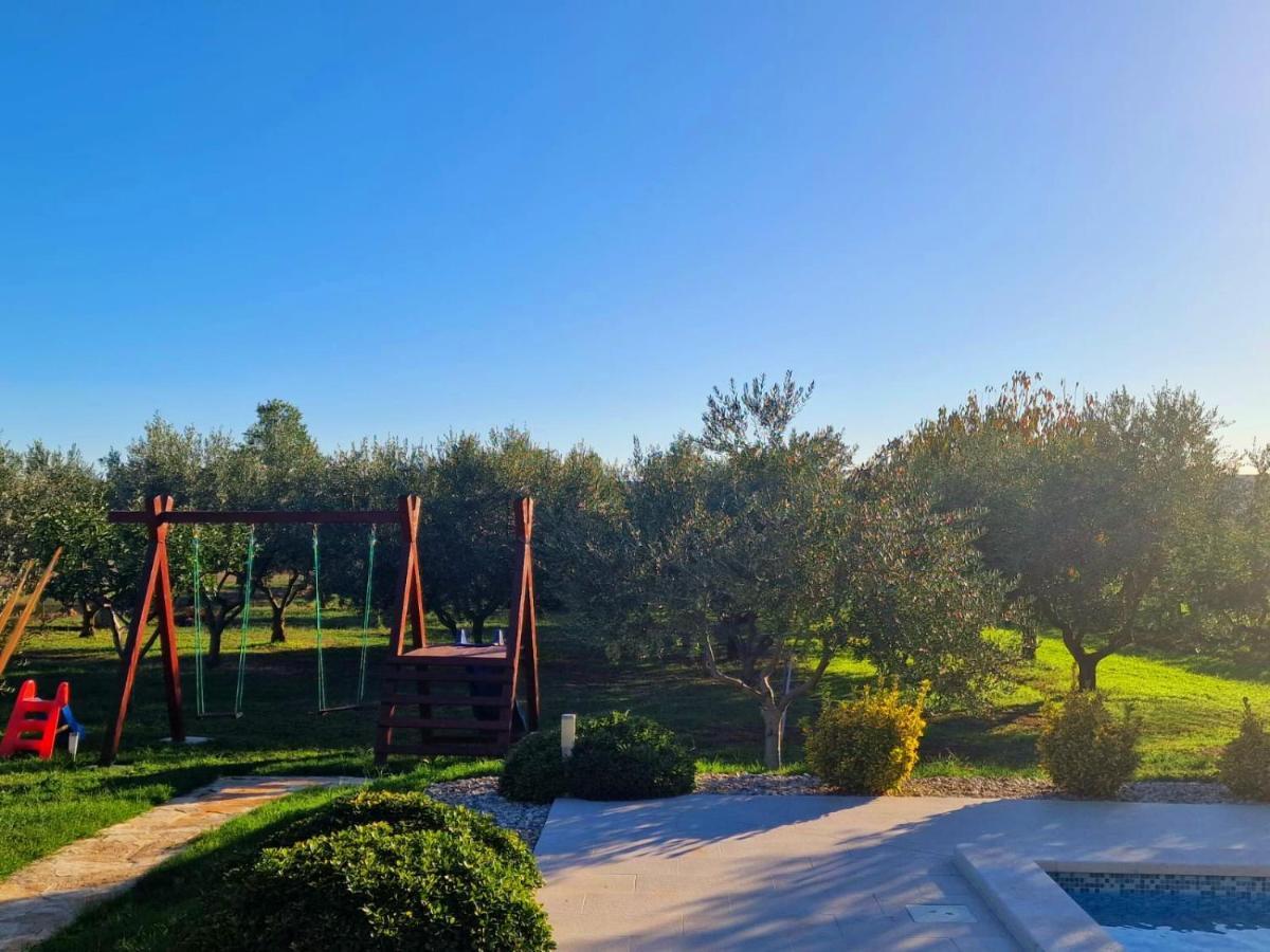Villa Lorema-Pet Friendly On 5000 Sqm Garden,Pool, Jacuzzi, Billiard&Ps5 Светі Филип-і-Яков Екстер'єр фото